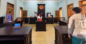 Người nam có quyền yêu cầu Tòa án tuyên bố không công nhận quan hệ vợ chồng trong trường hợp người nữ đang nuôi con dưới 12 tháng tuổi hay không?
